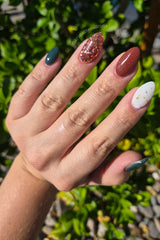 Mistletoe at Midnight Dip Powder Collection