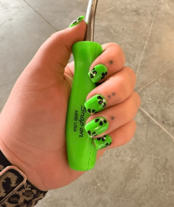 Dip Powder D393 Charged Green Crème Dip Powder