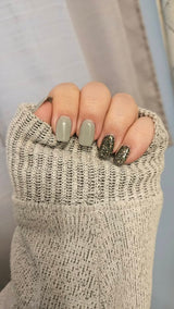 D515 Medieval Black Glitter Dip Powder